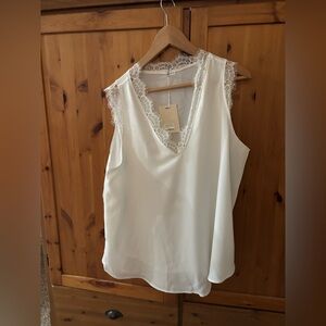 Elegant White Sleeveless Lace Top